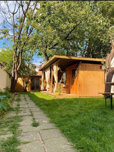 Maison Nadja in Brussels, garden, sauna and jacuzzi