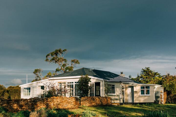 The Burrows, coastal luxury with incredible views gallery image 5