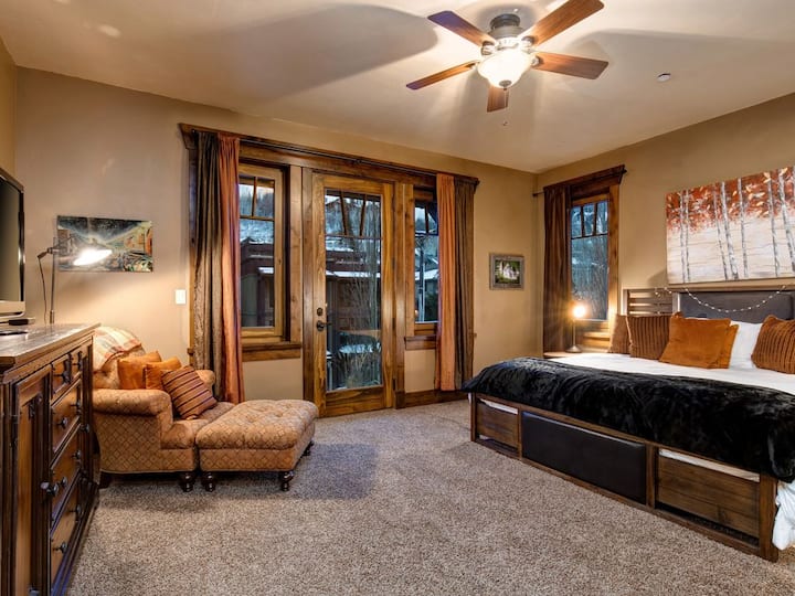 Стая „Main Street“ - Lower King Master - стая за игри, телевизор и самостоятелна  баня.