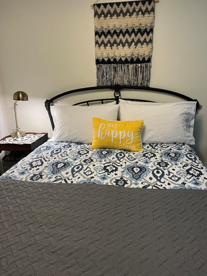 Cozy queen bed get a comfortable good night sleep. Bathroom across hall.
Extra linens for futon sofa bed kept in closet.