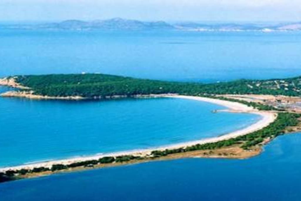 spiaggia di Portopino vista dall'alto
