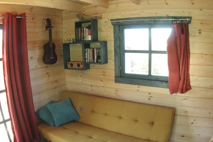 *Escape & Relax* | Hot Tub | Sauna | Pine Bunkie - Canada