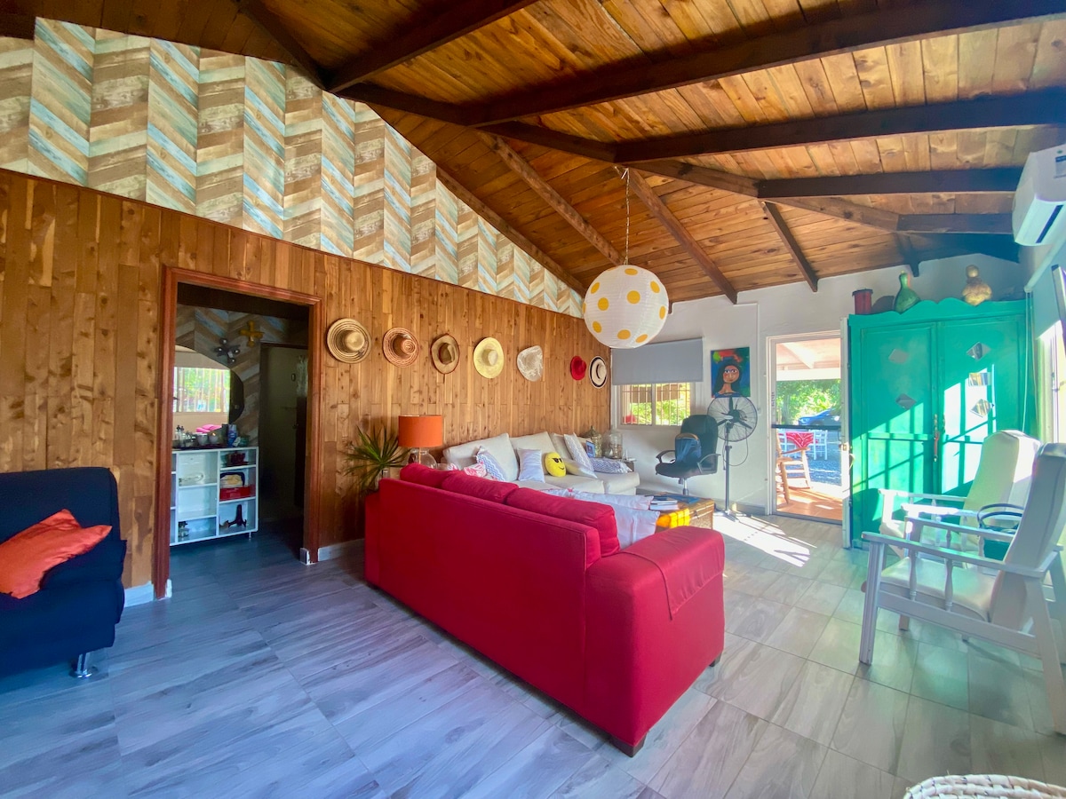 Formálna obývačka a jedálenský priestor. 