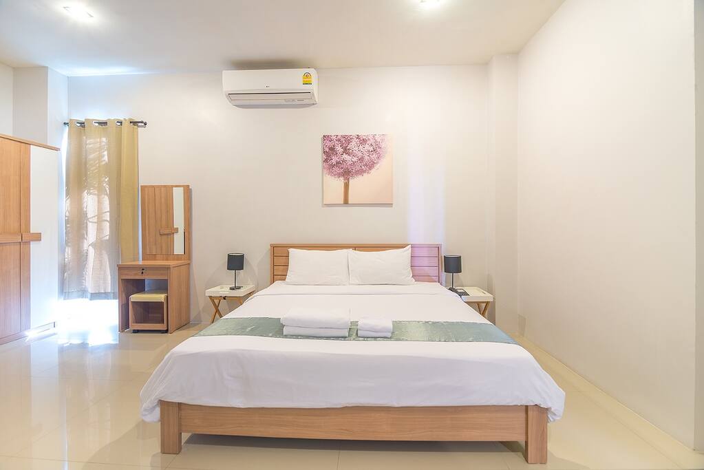 Studio king size bed