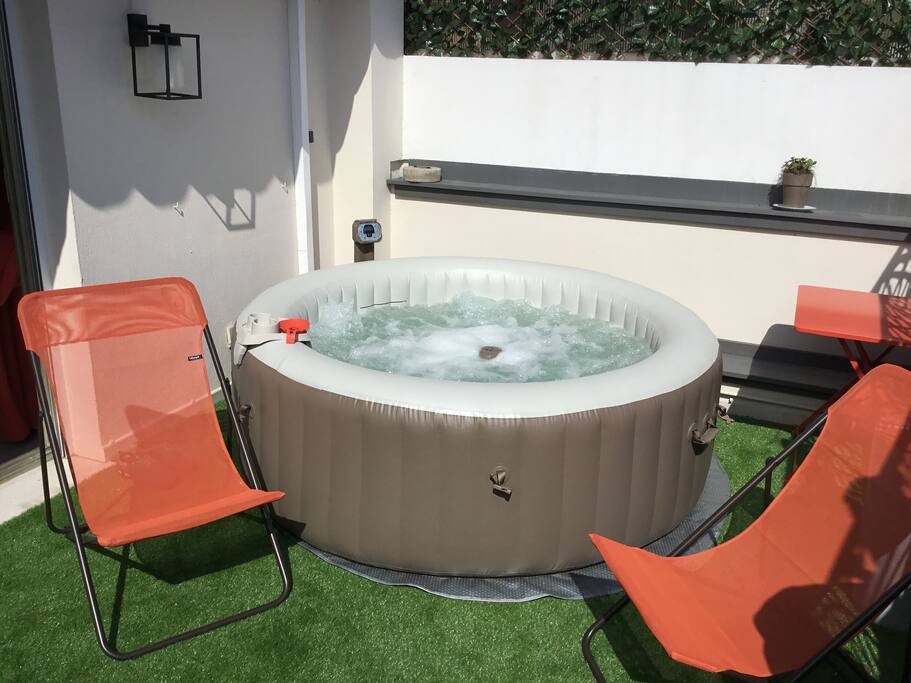 Jacuzzi neuf Intex 4 places bulles 39°c maxi