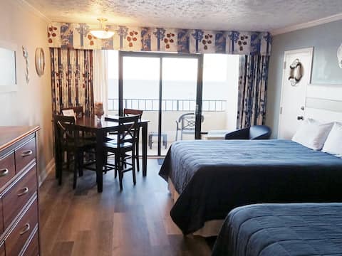 Oceanfront full condo waterpark/bar/restaurant