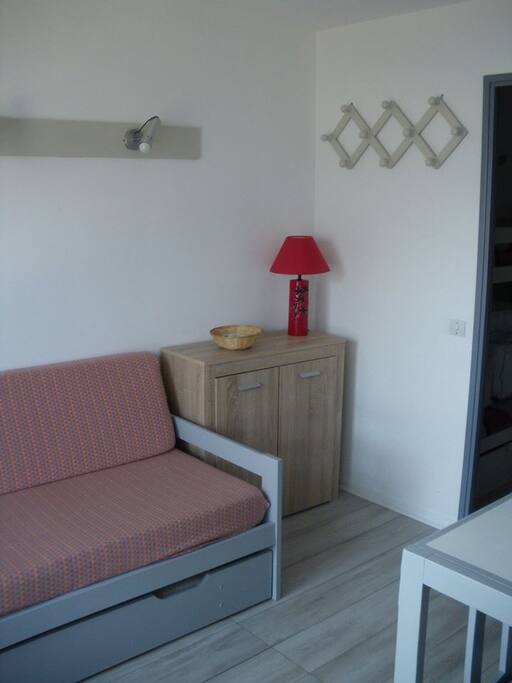 Le lit 2 places est un lit gigogne.