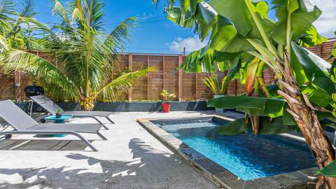 House with private pool