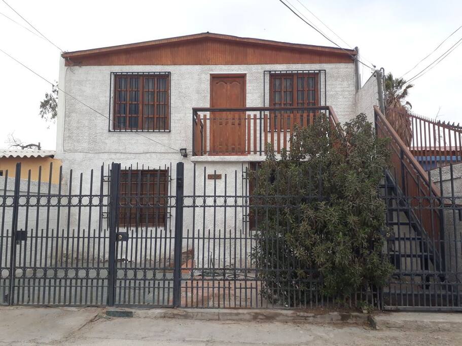 FRONTIS DE "LA CASA DE LOS AMIGOS" UBICADA EN SECTOR CENTRO
