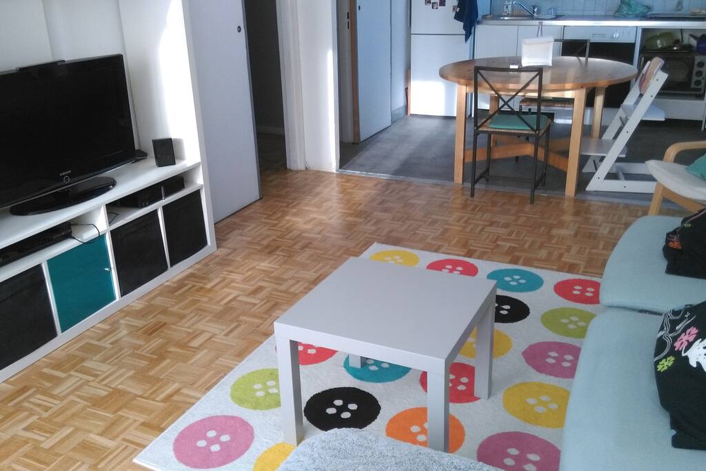 côté salon avec lecteur dvd, canalsat