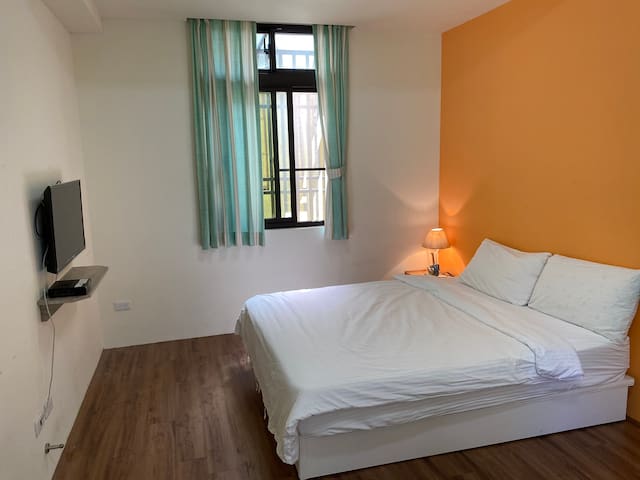 明亮乾淨寬大二人房