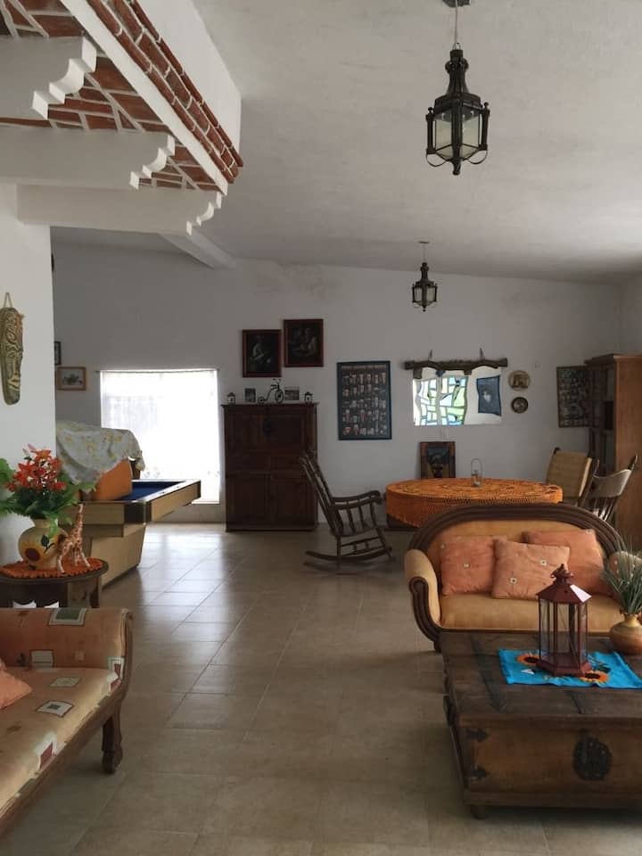 Igraonica. Stol s karamelom je u popravku.