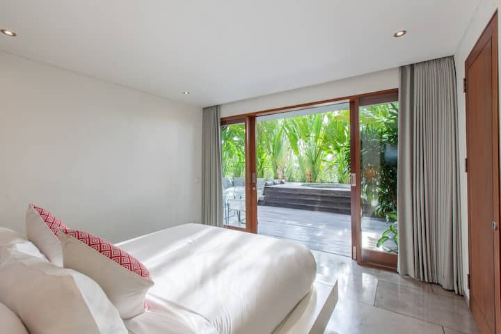Luxury lounging, heart of Seminyak