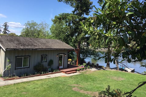 Exclusive Modern Waterfront Oasis