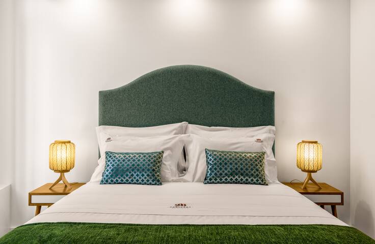 Three Bedroom Apartment with Back and River View gallery image 3