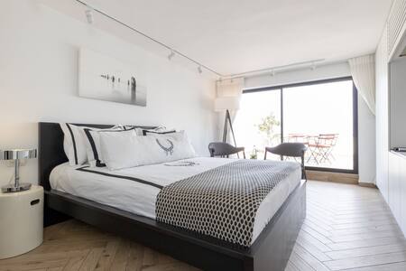 King George Rooftop suite