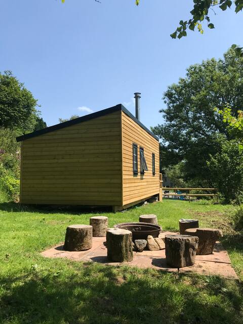 Foxglove Hut