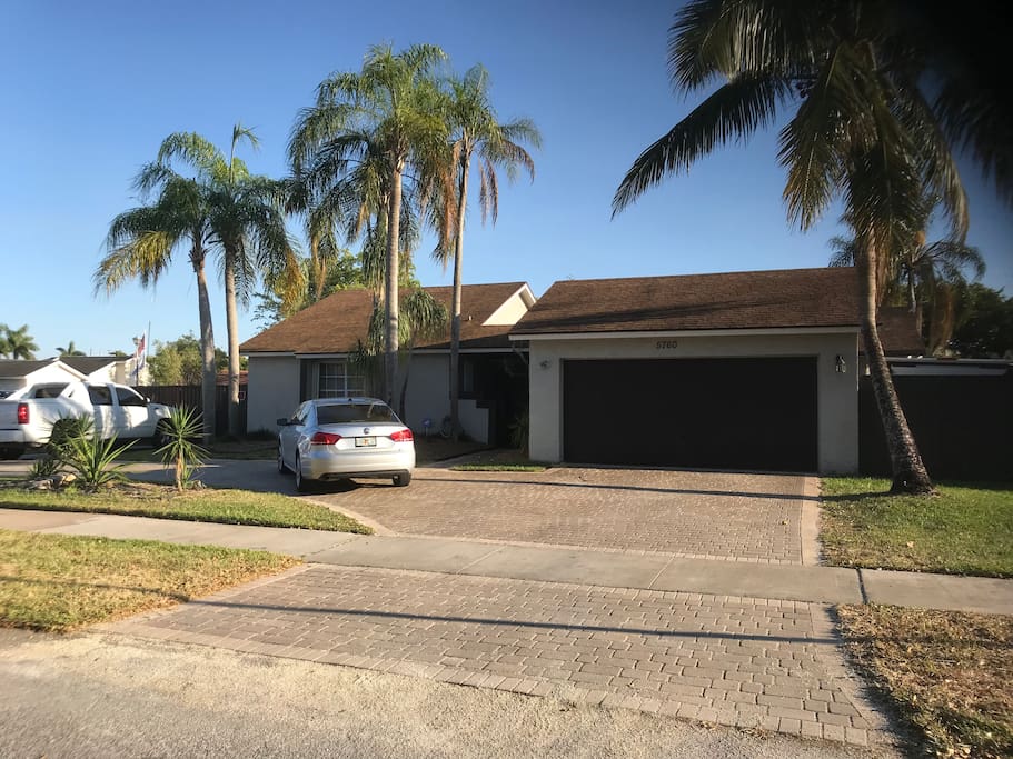 Front of the house and parking area in front of the garage on the right