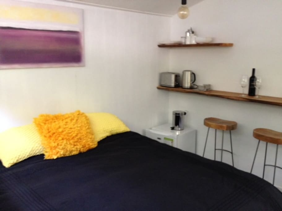 Bedroom & breakfast bar.