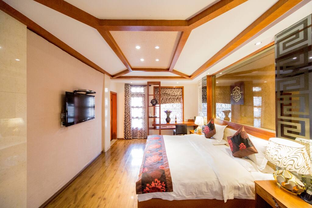 Deluxe King Room with view2