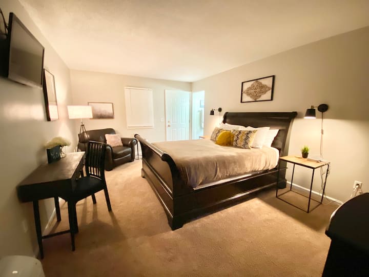 Glavna spavaća soba s bračnim krevetom (širine 150 - 179 cm)