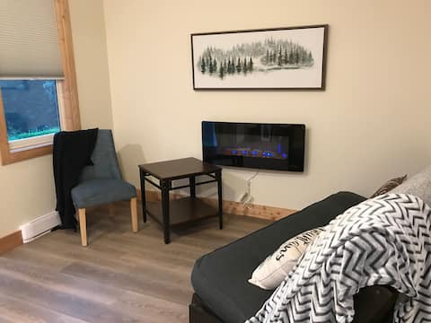 Popular Airbnb listing: Blue Spruce Cabin ~ King Bed Kitchenette in Columbia Shuswap A