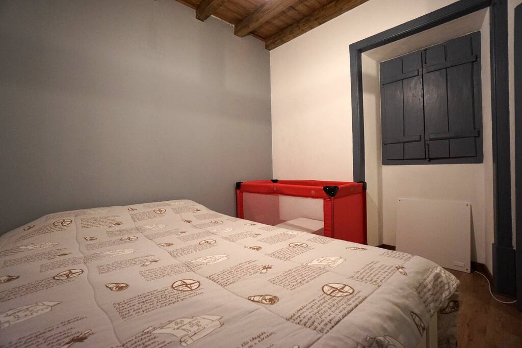 Quarto 2, com Berço