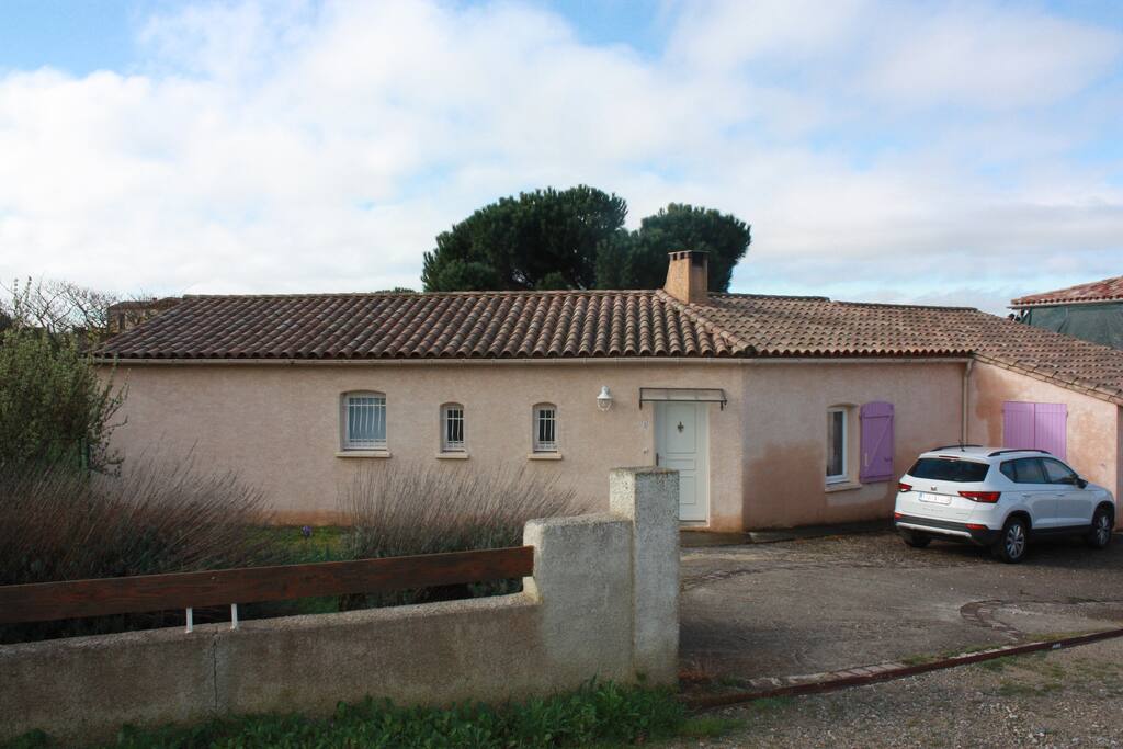 Oprit en 2 garages ter beschikking