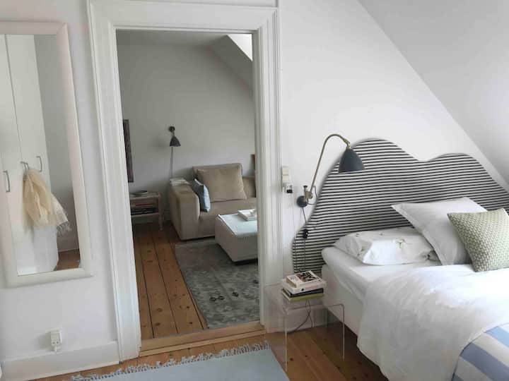 Cph Living! Superb Location! Bright And Spacey! - Copenhague