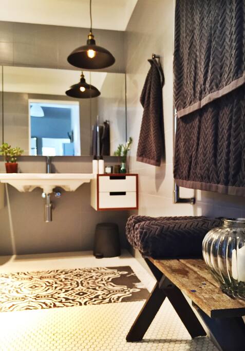 Main bathroom