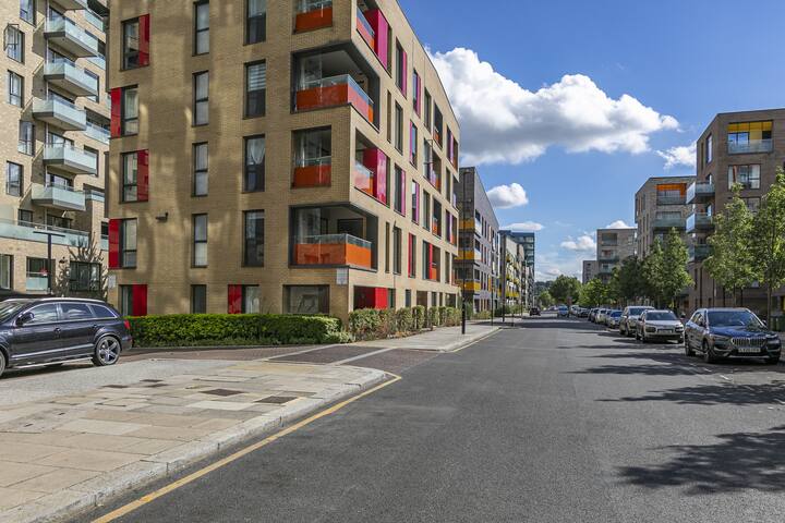 Gorgeous 3BR 3BA- O2, EXCel, 20-min Central London gallery image 2