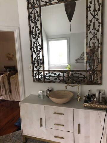 A Graceful, Colonial Style Home on Two Acres gallery image 5