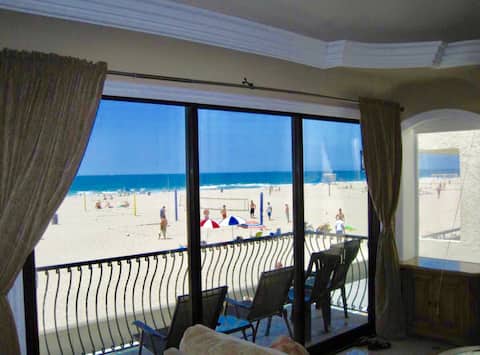 Top Airbnb: NEW! OCEANFRONT-The STRAND-Live Best Beach Life ! in Hermosa Beach