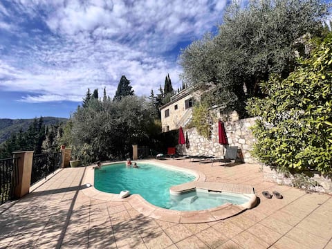 Large villa and pool near Nice, 12 people
