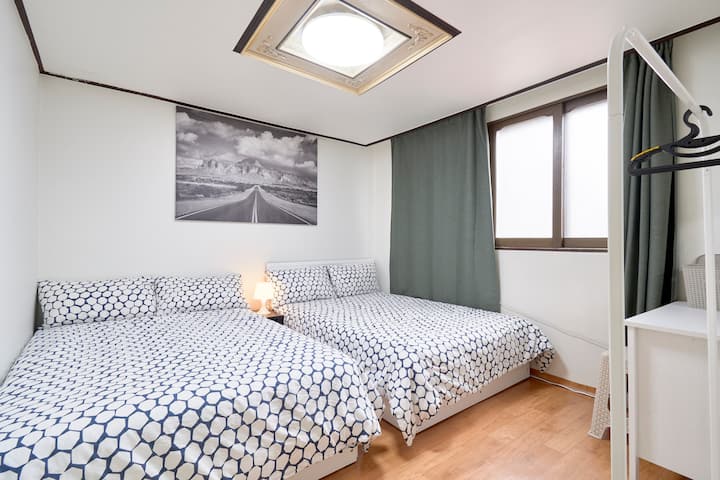 主卧
2张双人床（可入住4人）