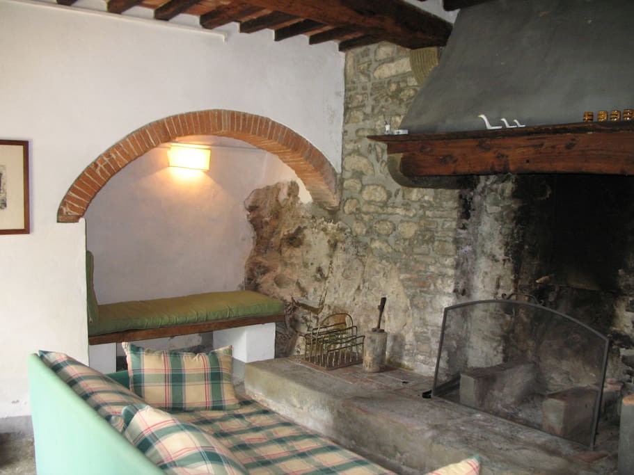 Il salotto con caminetto
