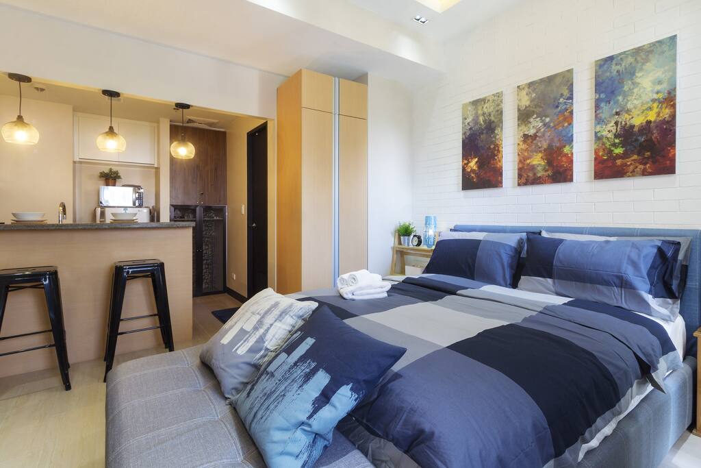 Cozy well designed home. Best for business travelers, tourists, staycation and stop-over travelers.