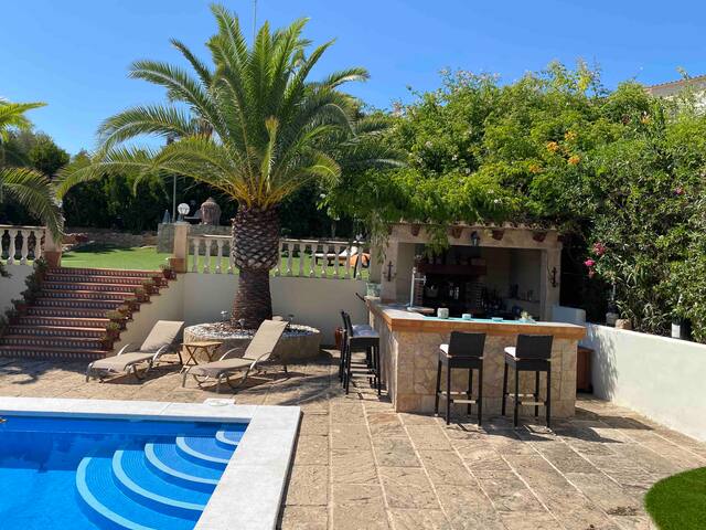 5-Bed Villa, with superb private pool, bar & bbq gallery image 4