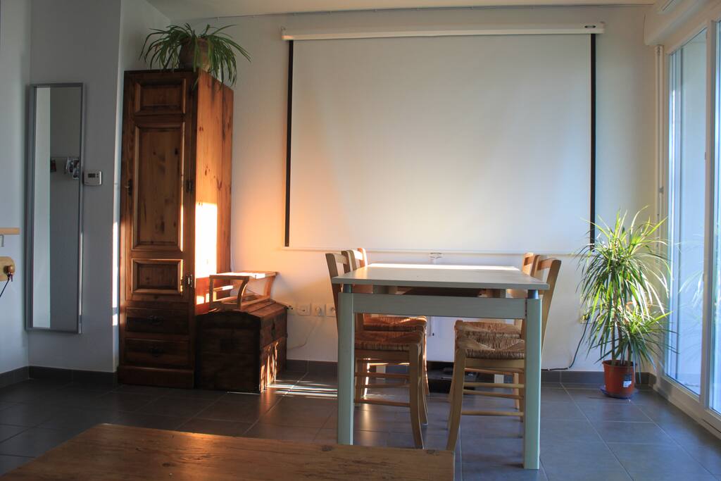 Grande table pour manger ou travailler