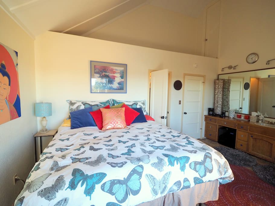 Extremely comfortable King sized bed
