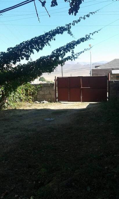 Yard, Parking