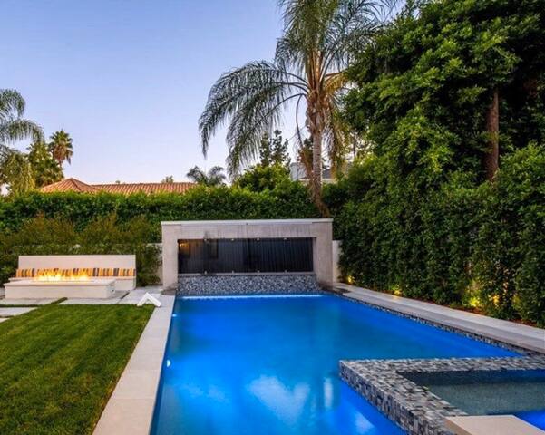 Ultra Modern Resort Style Home in Los Angeles gallery image 3