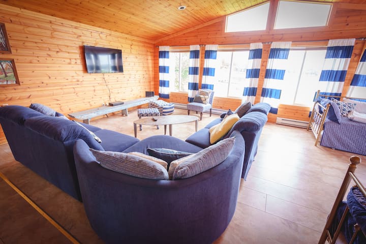 Lakeside 2 Bedroom Cabin