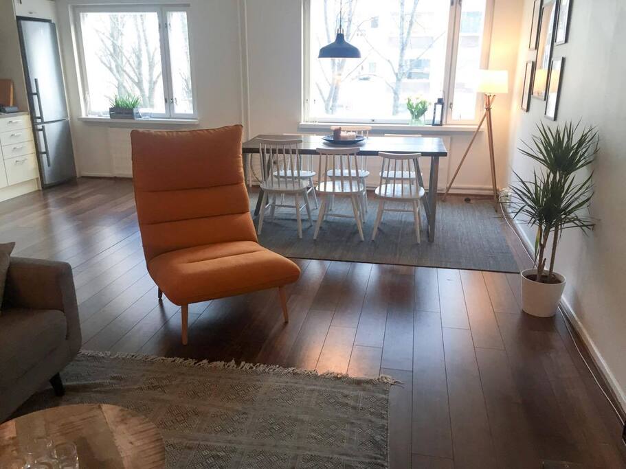Big living room / open kitchen