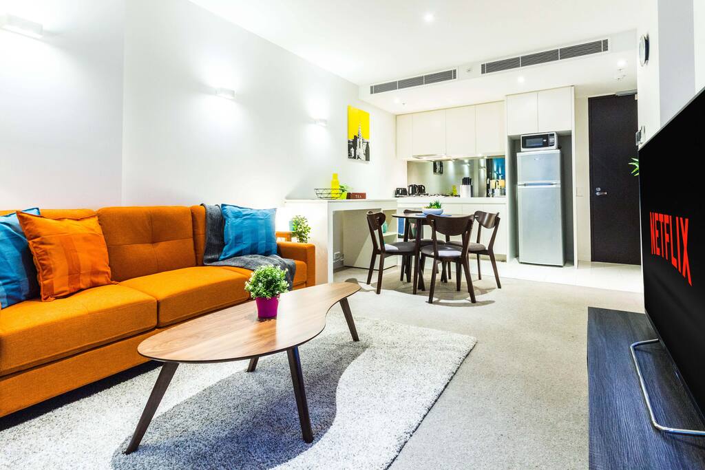The lounge & dining area