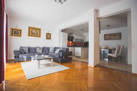 Top Airbnb: Spacious & cozy villa with private pool in Split in Kamen