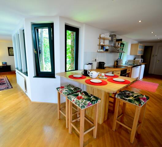 Family & Friends Hideaway with Roof Garden gallery image 2