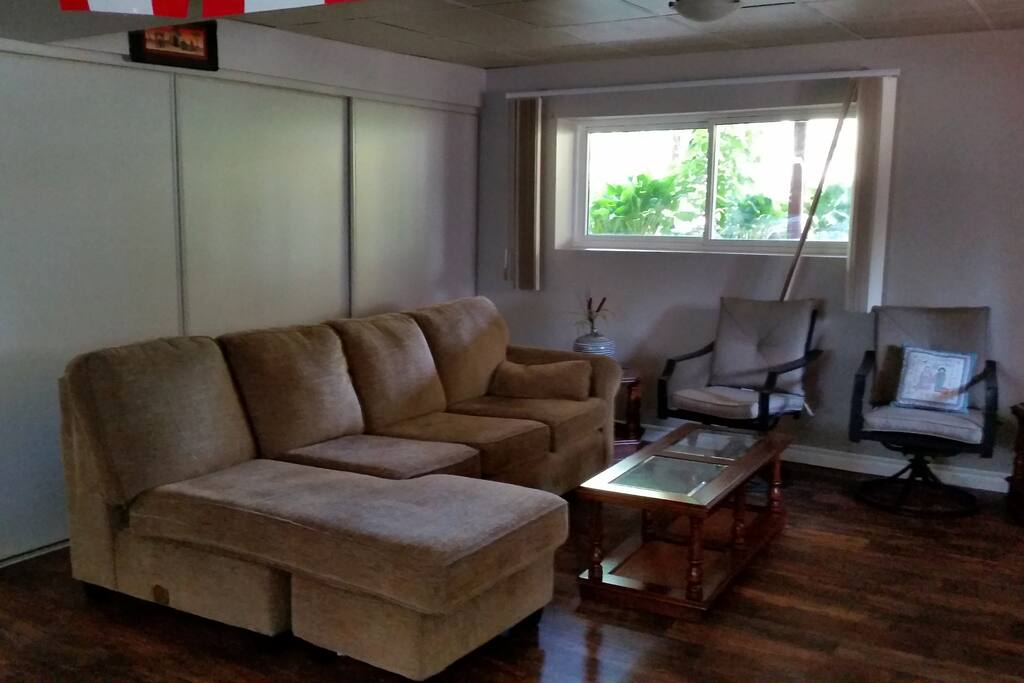 Sitting room, lots of sun