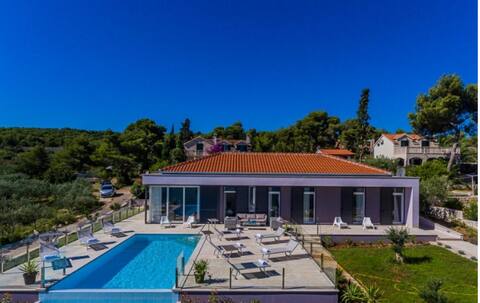 Villa R&B - The best position in Sutivan