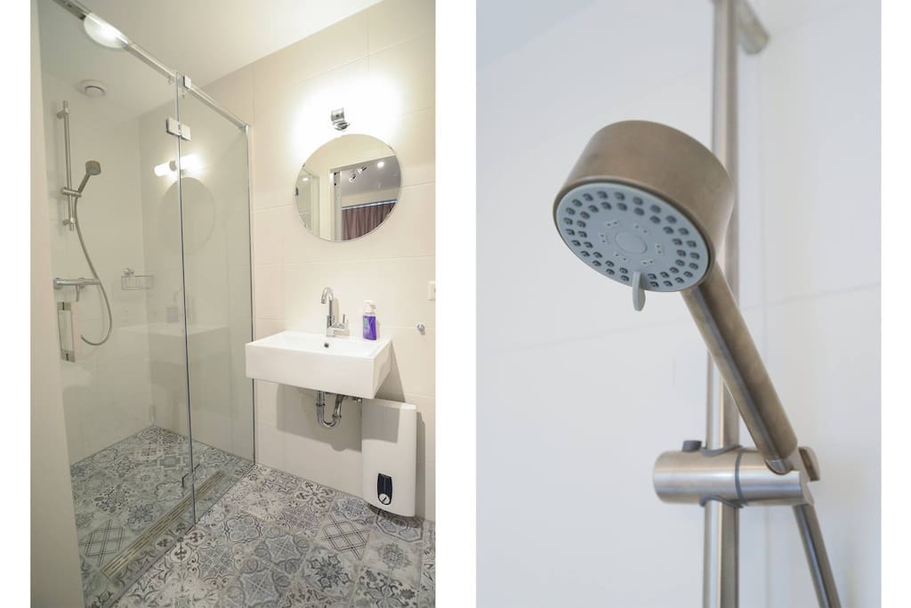 badkamer met toilet op de kamer